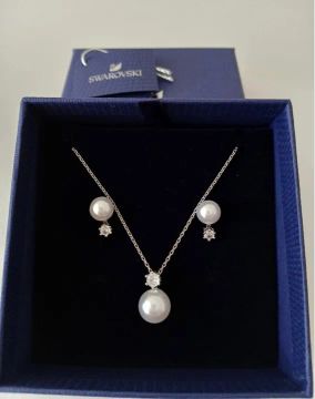 Conjunto de Colar e Brincos Swarovski com Pérola