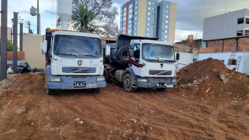 Caminhões Volvo para serviço 