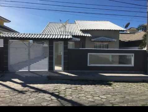 Cabo Frio Peró Piscina e Churrasqueira.