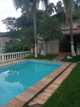 Espaço com piscina para festa 