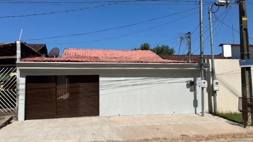 Casa térrea em rua tranquila