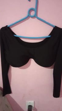 Roupas femininas variadas 