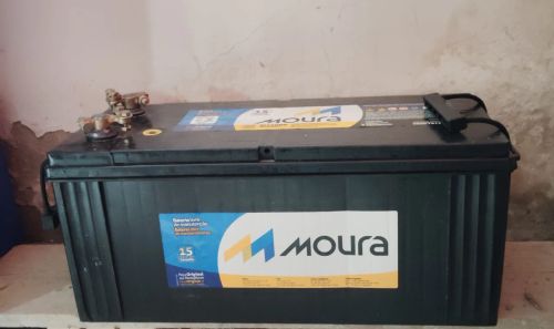 Vende-se bateria 150 ape semi nova valor 700,00 menor valor já.
