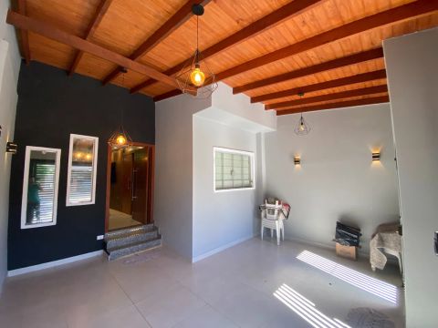 CASA MOBILIADA À VENDA NO RESID. INTERLAGOS EM APUCARANA.
