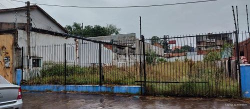Terreno plano, medindo 526,90 m2 com medidas de 11,00 frente por 48,20m frente a fundos po