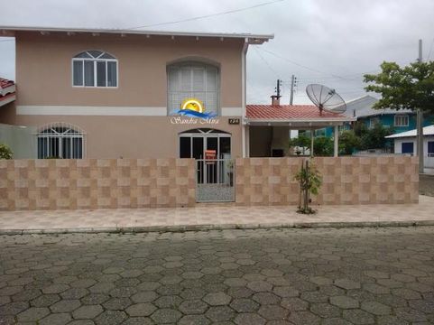 Excelente sobrado para locação a 200 metros da praia