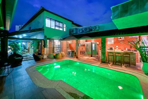 Linda casa no condomínio Vivendas do Sol  para venda com 300 metros quadrados com 4 quarto