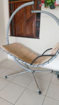 Poltrona de Balanço - Conforto e Estilo