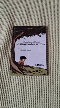 Livro De sonhar também se vive 