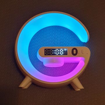 Luminária LED com relógio e Bluetooth