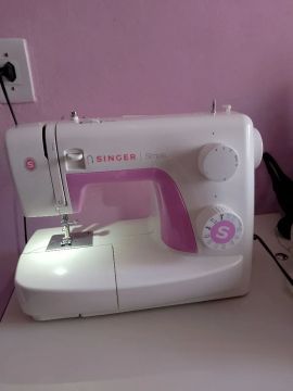 Máquina de Costura Singer Simple - Usada