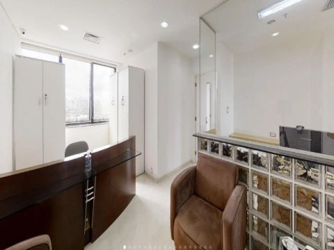 Sala comercial no Itaim pra venda