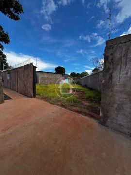 TERRENO PRÓXIMO AO LAGO DO AMOR