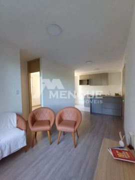 Apartamento com 2 dormitórios e 1 vaga em condomínio à venda no bairro Mario Quintana em P