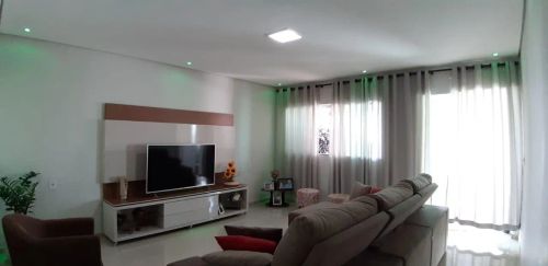 Sobrado em Rua Belfast - Laranjeiras - Uberlândia/MG