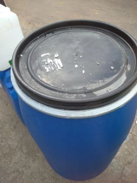 Tambor azul 180 litros com tampa e lacre 