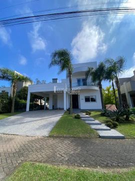 Casa em Condomínio Fechado de 4 dormitórios sendo 1 suíte com closet