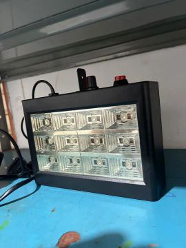 Iluminação com 12 LEDs para festas e eventos