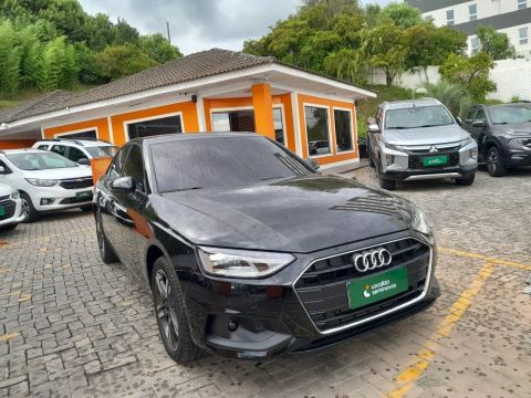 Audi A4 2024 2.0 tfsi mhev prestige s tronic