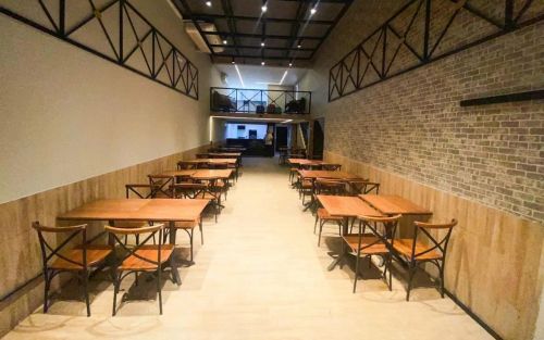 Conjunto de mesas e cadeiras para bares e restaurantes! 