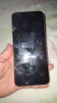 Celular com tela trincada - ótimo estado