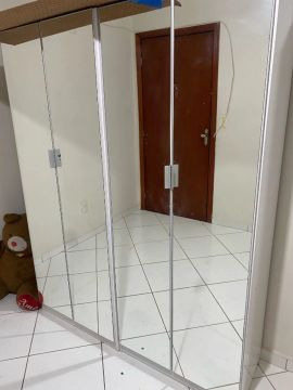 Sapateira com espelho