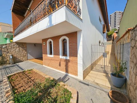 Casa sobrado 270m2 em vila tranquila e central 