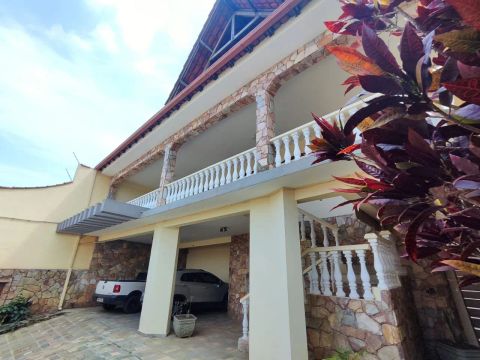 Casa a venda no Camargos com habite-se