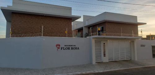 Residencial Flor Rosa Sobrado Novíssimo com 2 suítes, 02 garagens na 505 SUL
