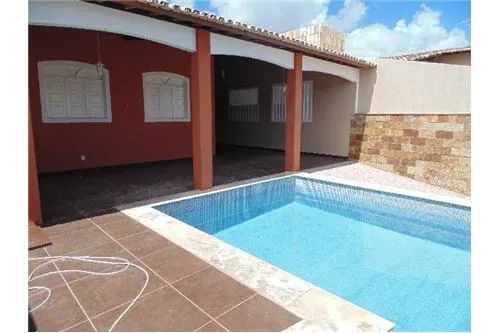 CASA EM PIRANGI NA RUA PARALELA A BEIRA MAR DISPONÍVEL PARA VENDA