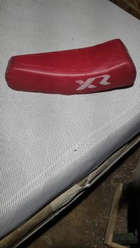 Banco de motorizada XR Vermelho
