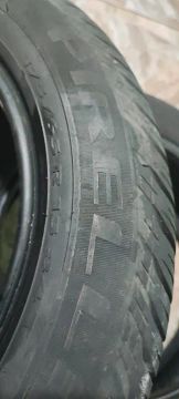 Pneus 175/65 R 15 Pirelli - Valor R$ 90 reais cada ou R$ 350 reais os 4 pneus. 