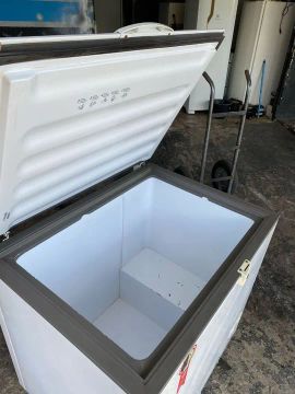 Vendo Freezer Semi Novo , funcionando perfeitamente 