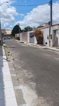 Aluguel de casa em rua fechada