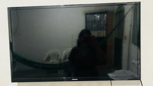 TV Samsung Smart 32 polegadas 450,00