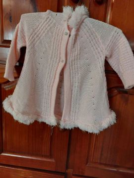 Casaquinho de lã rosa bebê