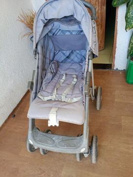 Carrinho de bebê usado