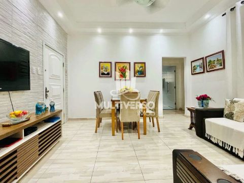 Apartamento térreo lindo reformado 2 dormitórios no Campo Grande em Santos