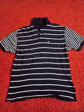 Camiseta listrada azul e branca