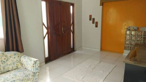 Alugo casa diaria, bem perto das praias e excelente para passear com a família.