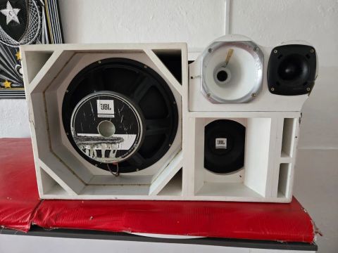 Caixa de som JBL profissional