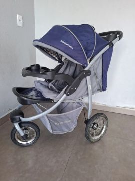 Carrinho de Bebê Baby Happy e bebê conforto