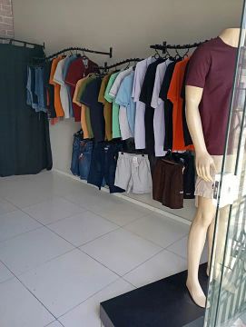 Loja de moda masculina completa.