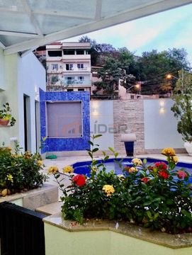 Casa Duplex com 2 quartos + 1 suíte com closet - Bairro Maria das Graças