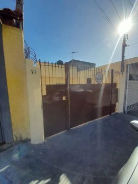 Casa de 03 Cômodos com garagem