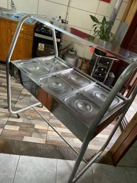 Buffet com 6 cubas quentes 