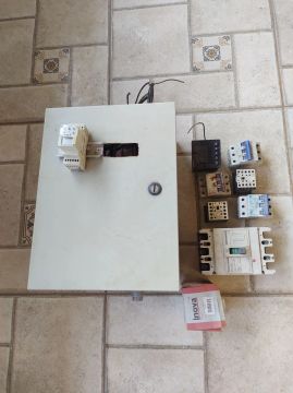 Quadro energia com varios  djuntores 