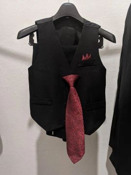 Conjunto de terno preto para menino