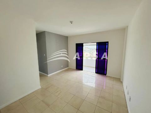 ALUGO EXCELENTE APARTAMENTO EM BROTAS! O IMÓVEL CONTA COM UMA SALA AMPLA E AREJADA, INTEGR