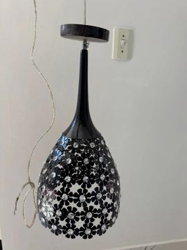 Lustre pendente redondo preto com cristais 